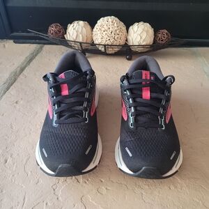 Brooks Black and Pink Sneakers with Cushioned Midsole